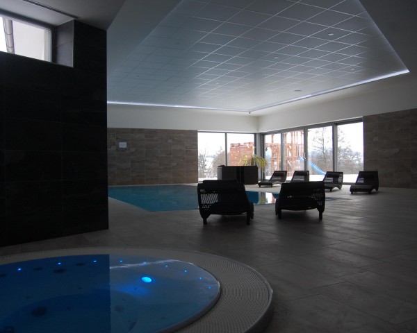 Bazén a  vířivka hotelu Sport