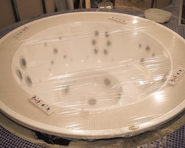 Usazení vířivé vany Jacuzzi na místo staré vířivky