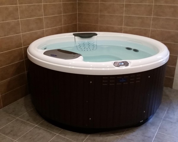 Malé domácí wellness - kulatá vířivka