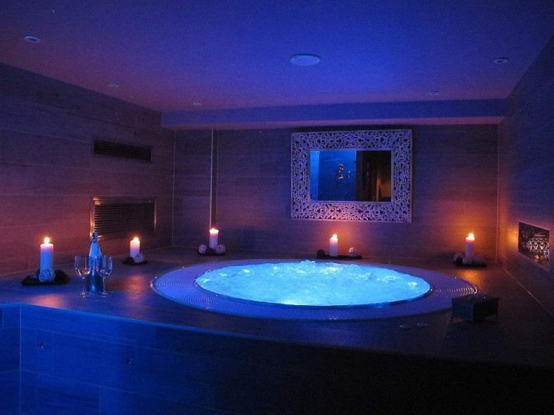 vířivá vana určena pro hotel, wellness, privát - Vířivka EuroWellness Valeria - Vířivka Valeria