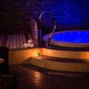vířivá vana určena pro hotel, wellness, privát loading=