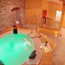 vířivá vana určena pro hotel, wellness, privát loading=