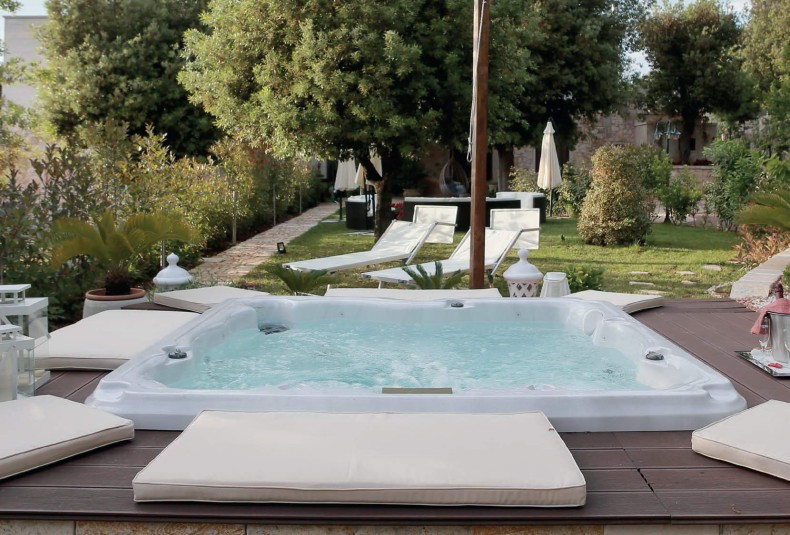 Jacuzzi J-235