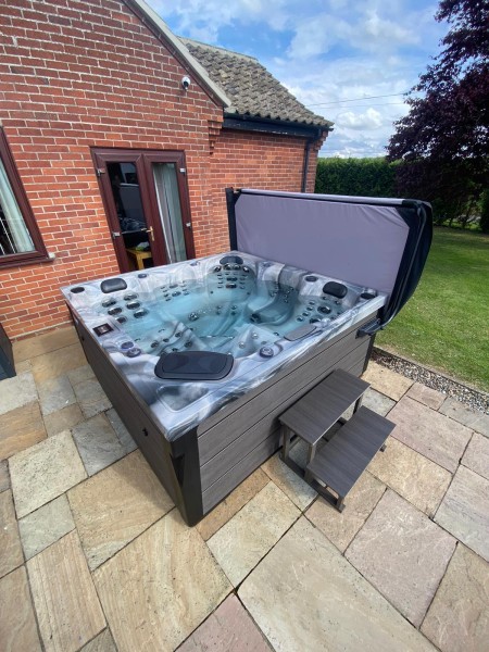 Hot Tub Centre Platinum Onyx Sept Install - Onyx