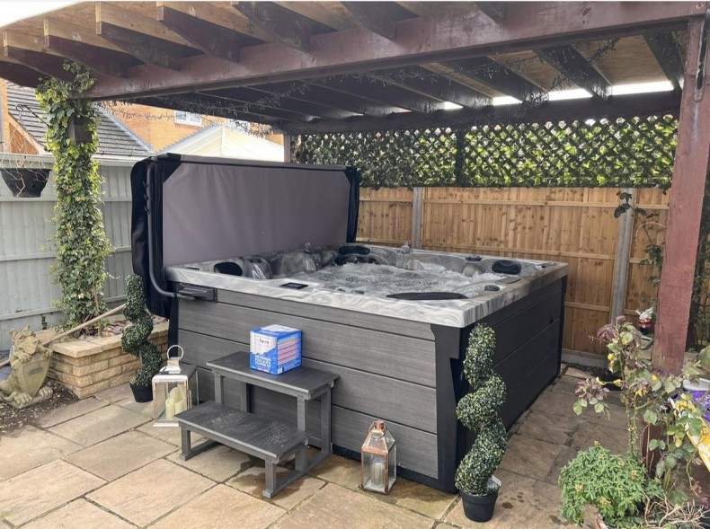 Onyx - Swan pool and Spas - Onyx